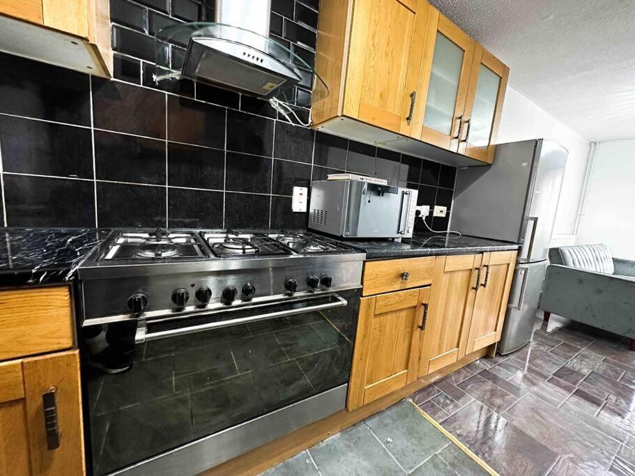 New! 4 Bedroom London House With Garden And Lawn Exterior foto